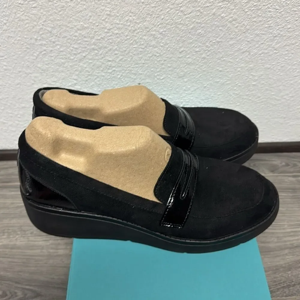 Bzees Fast Track Loafer (WIDE)